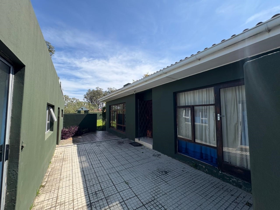 5 Bedroom Property for Sale in Amalinda Eastern Cape